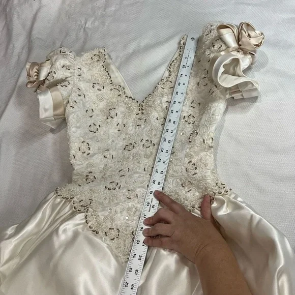 Vintage Mon Cheri White Brown Beaded Pearl Bow Sleeve Detail Satin Ballgown Wedd
